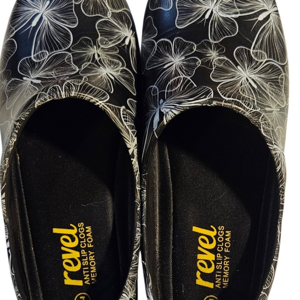 Revel AntiSlip Clogs For Women Size 7 Please Read Description - Picture 6 of 7